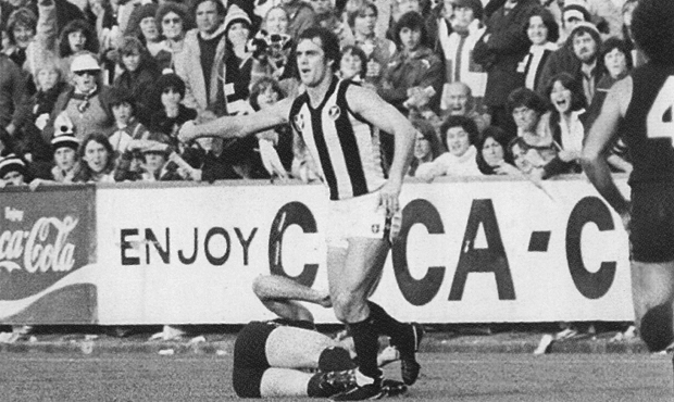 Alex Jesaulenko lays prone on the Princes Park wing after being cleaned up by Collingwood strongman Stan Magro on 9 June 1979. Image via blueseum.org