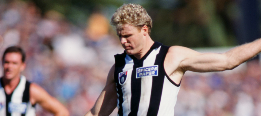 Dermott Brereton lines up a kick during the 1995 round 3 match between Collingwood and Geelong.