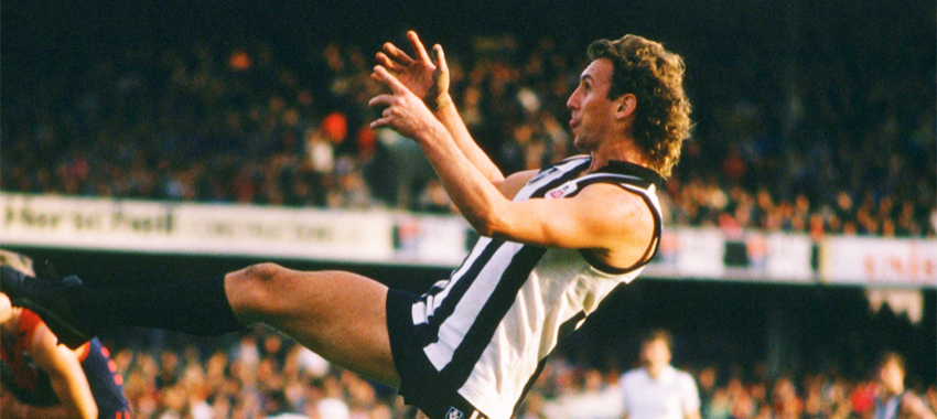 Peter Daicos leaps for a mark in a 1989 VFL match against Melbourne.